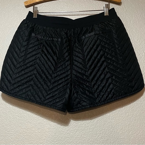 Athleta Black Quilted Shorts Size 10 - Picture 3 of 9